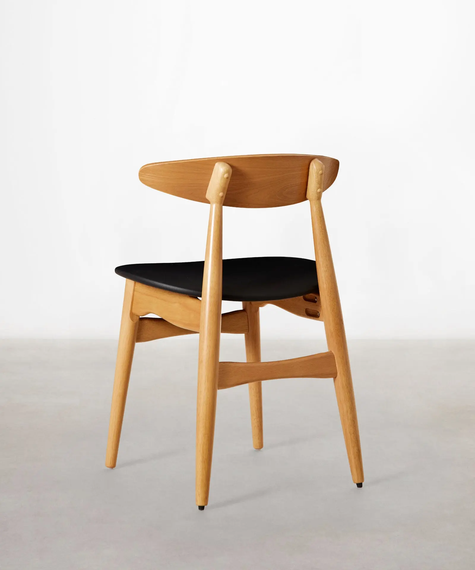 Silla de Comedor en Madera Acolchada Kyoto - Image 18