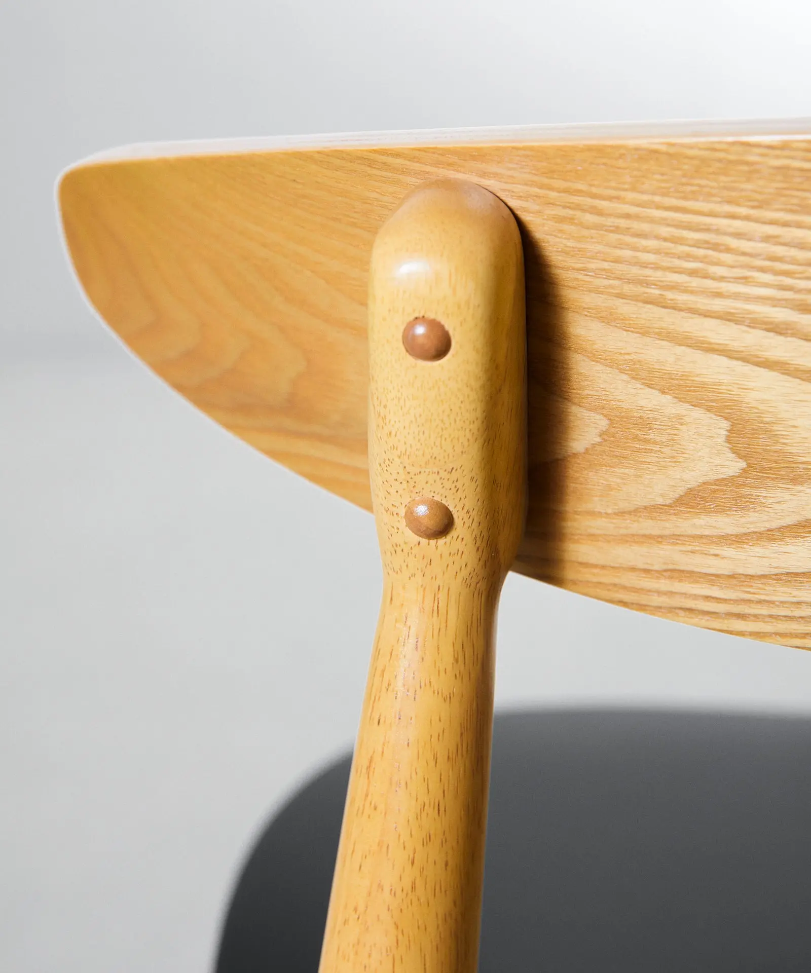 Silla de Comedor en Madera Acolchada Kyoto - Image 20