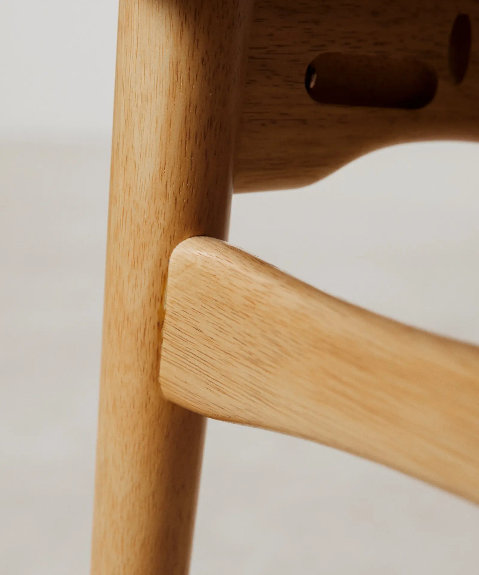 Silla de Comedor en Madera Acolchada Kyoto - Image 27
