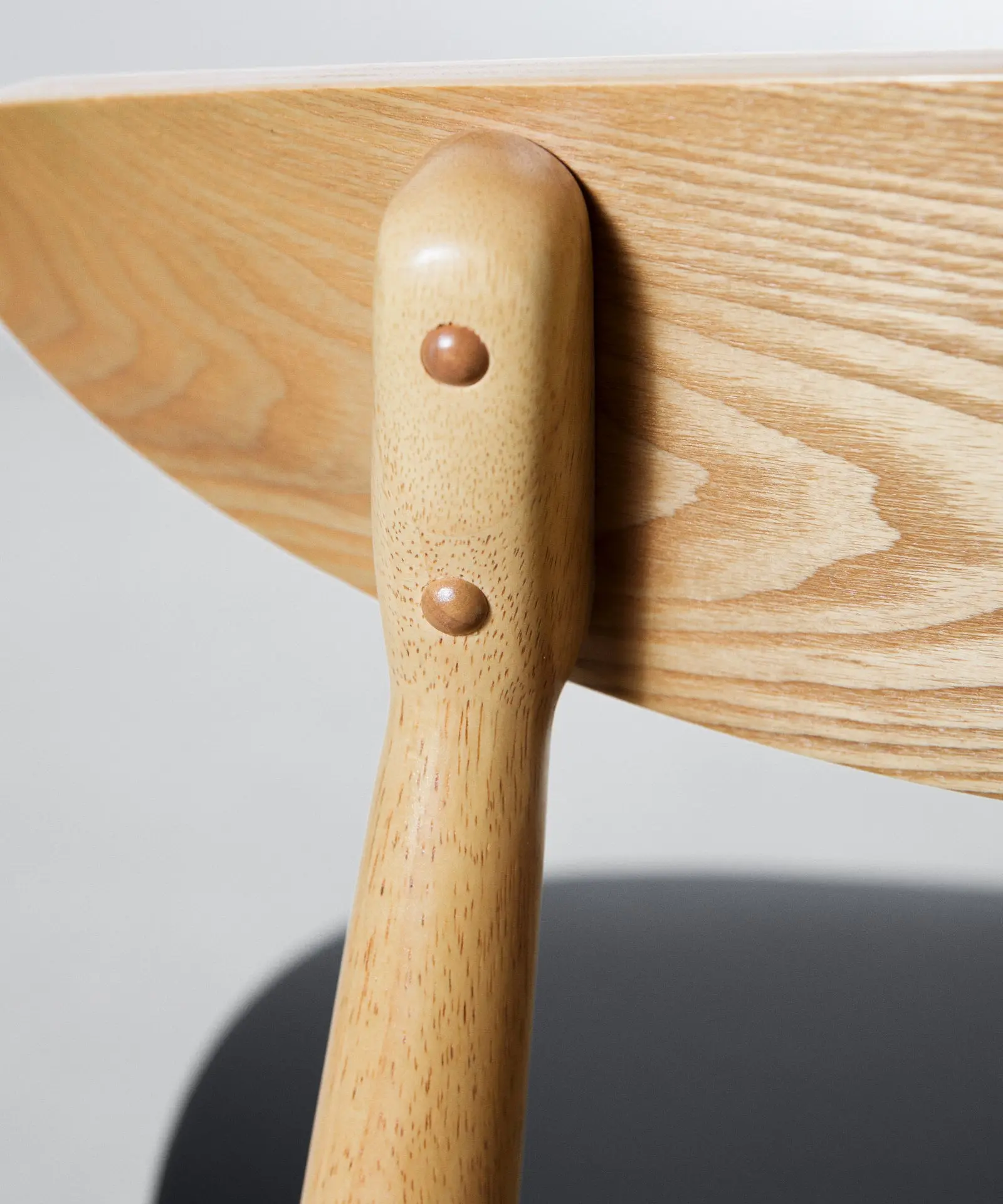 Silla de Comedor en Madera Acolchada Kyoto - Image 33