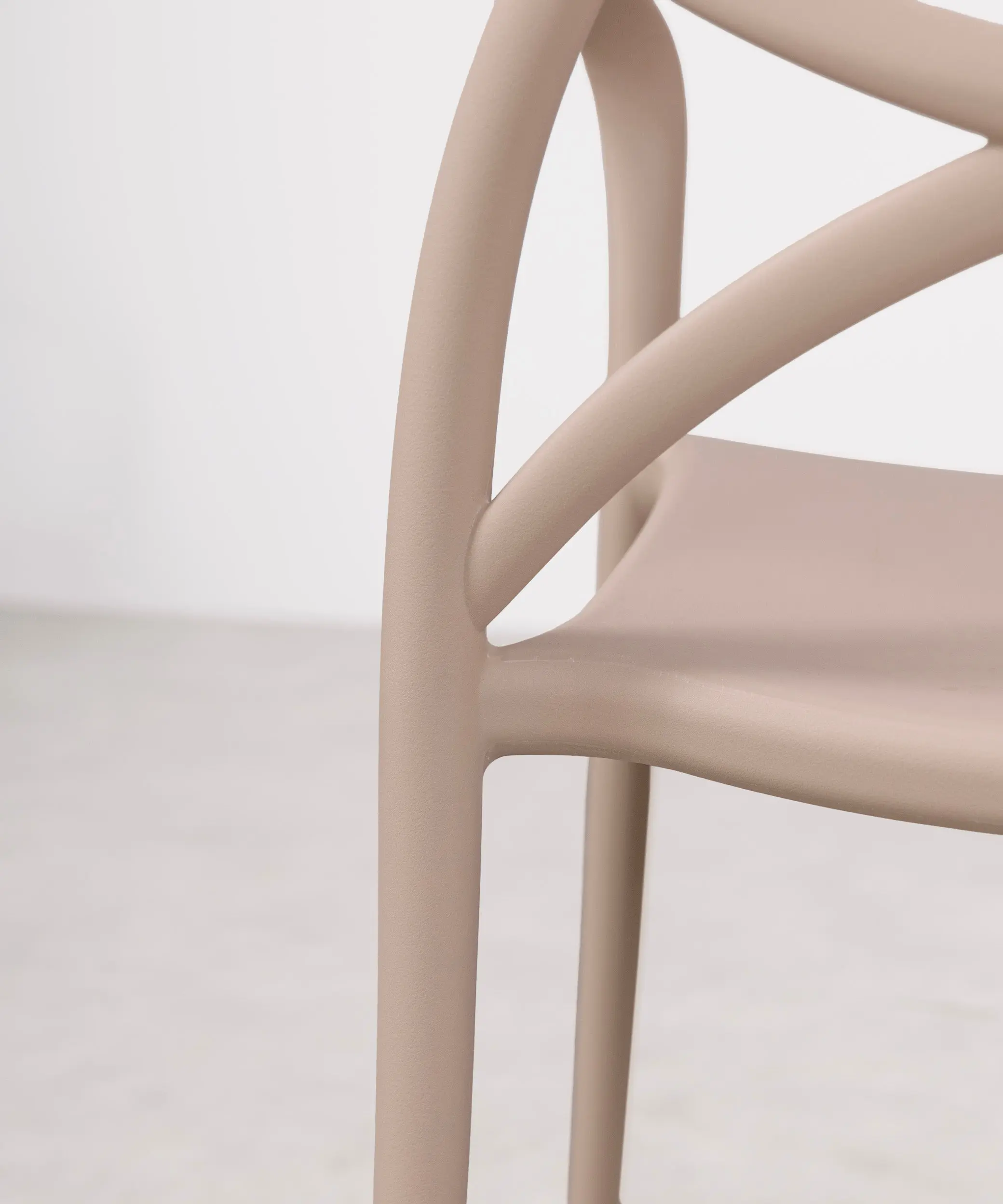 Silla de Polipropileno con Reposabrazos Maestro Arms - Image 55