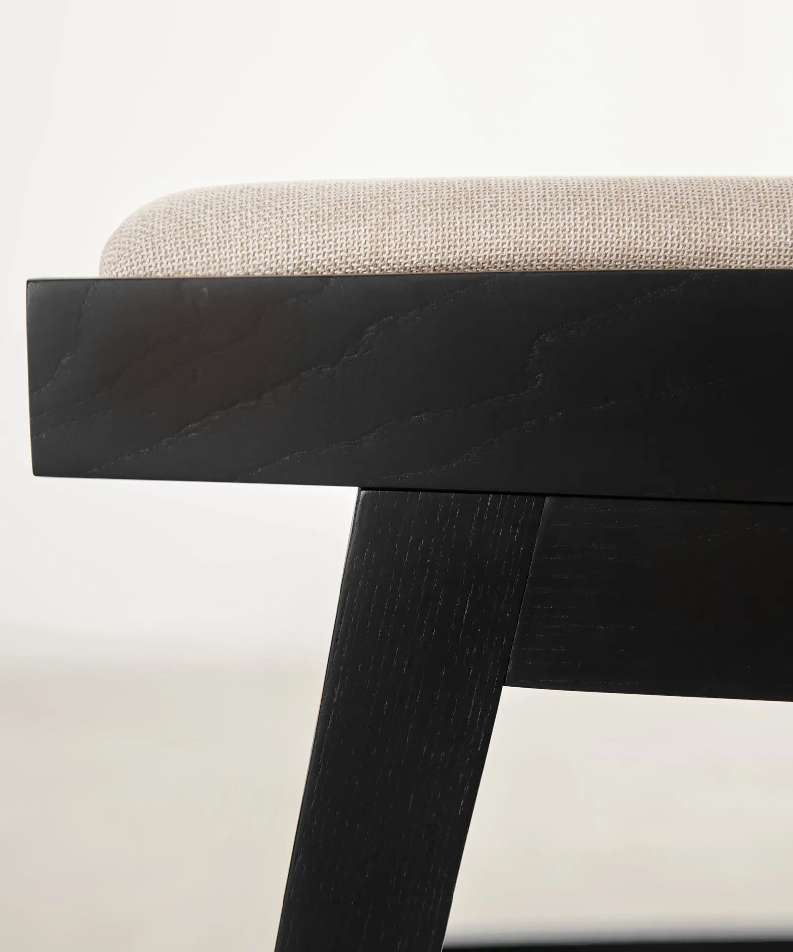 Silla de Comedor en Madera y Tapizada Matilde - Image 13