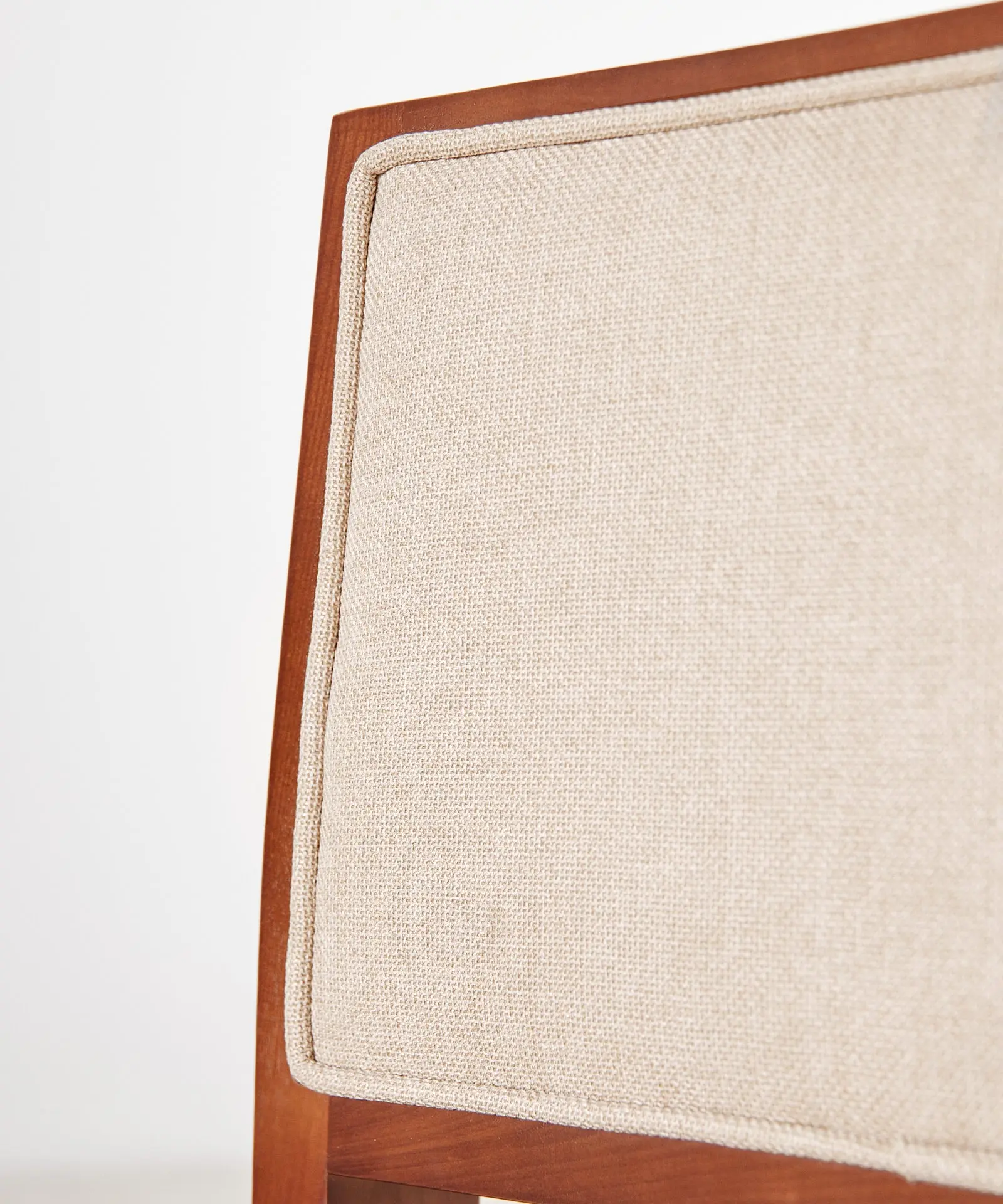 Silla de Comedor en Madera y Tapizada Matilde - Image 7