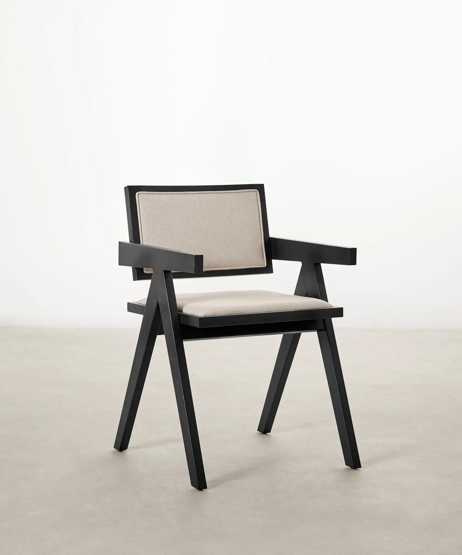 Silla de Comedor en Madera y Tapizada con Reposabrazos Matilde - Image 10