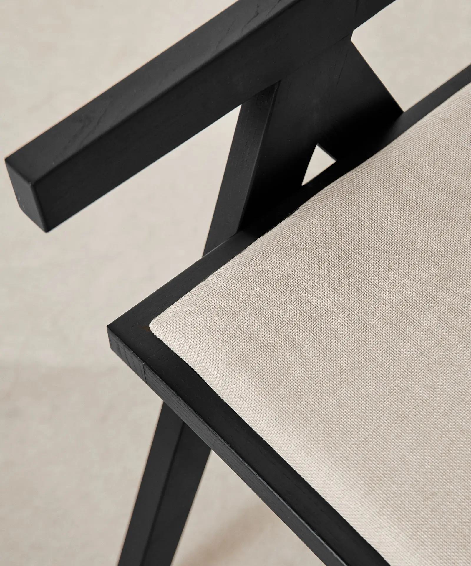 Silla de Comedor en Madera y Tapizada con Reposabrazos Matilde - Image 11
