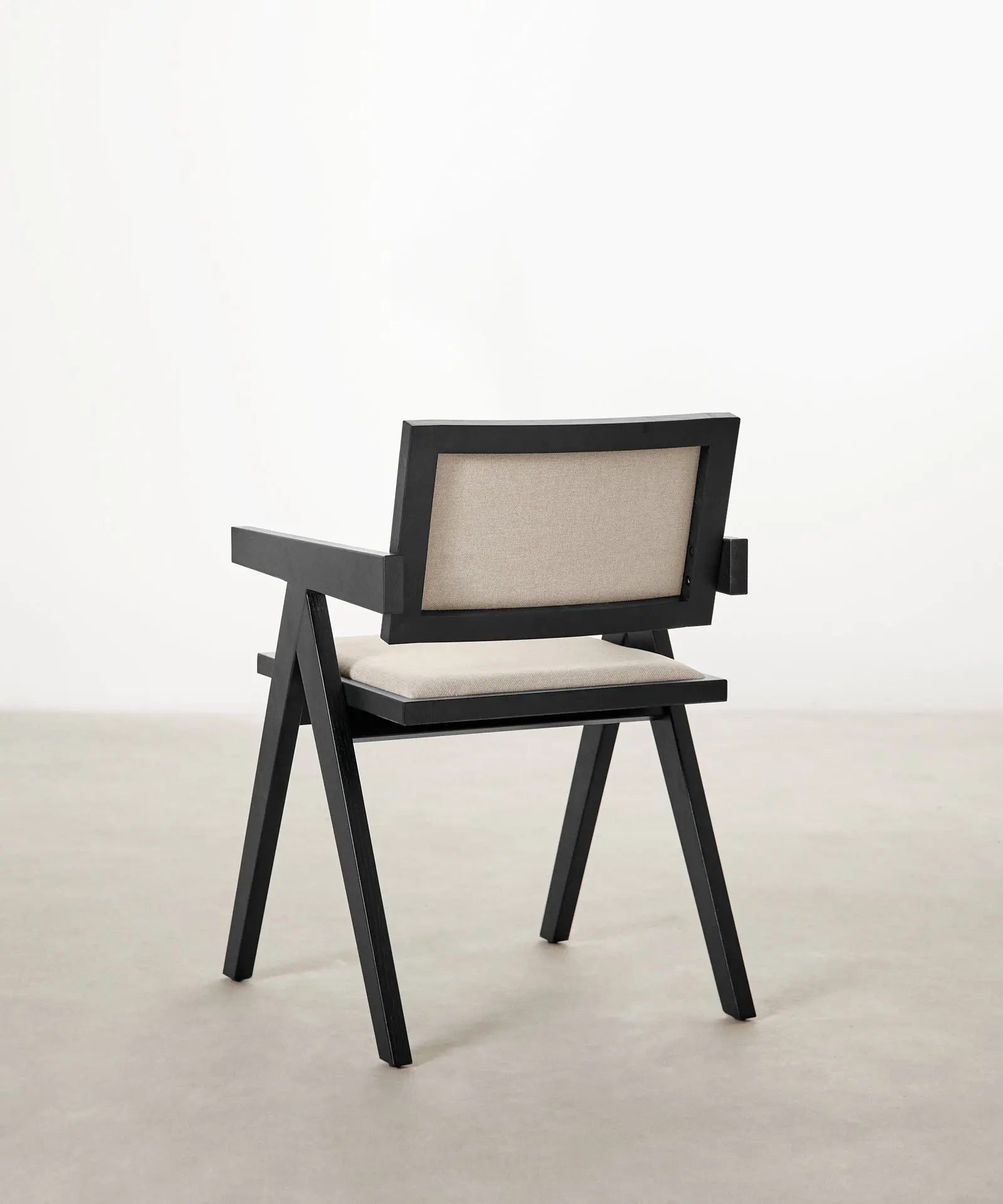 Silla de Comedor en Madera y Tapizada con Reposabrazos Matilde - Image 15