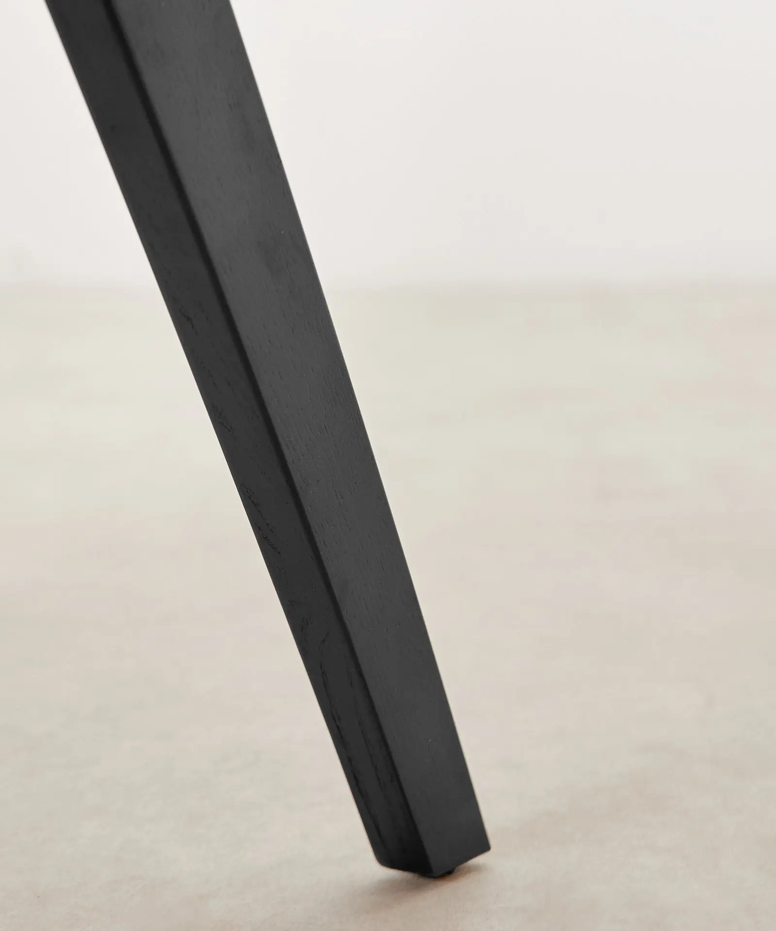 Silla de Comedor en Madera y Tapizada con Reposabrazos Matilde - Image 17