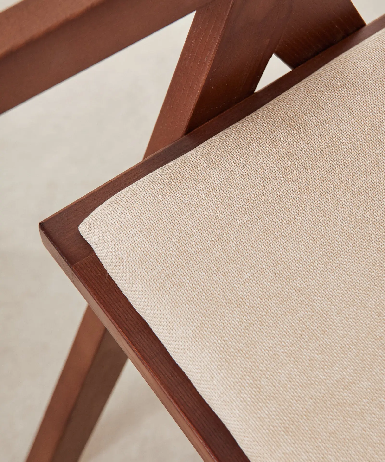 Silla de Comedor en Madera y Tapizada con Reposabrazos Matilde - Image 6