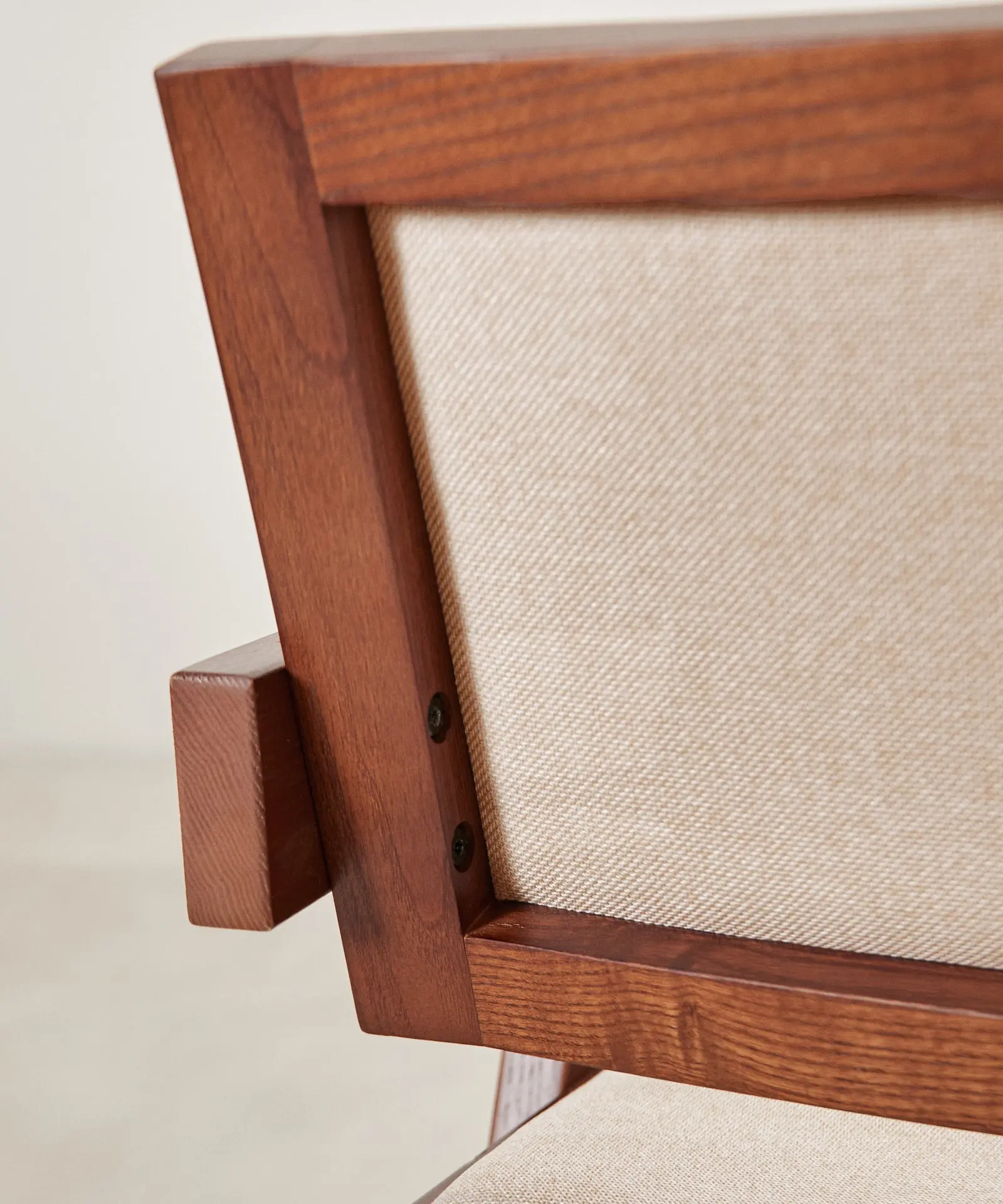 Silla de Comedor en Madera y Tapizada con Reposabrazos Matilde - Image 7