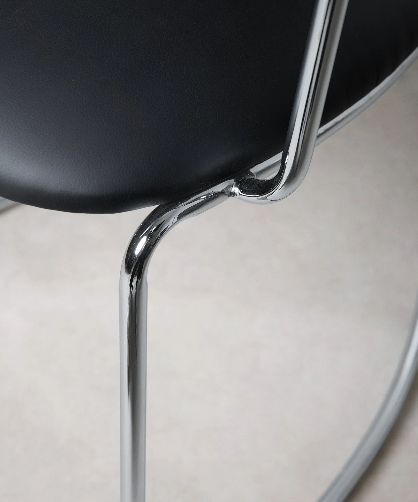 Silla de Comedor de Polipiel y Metal con Reposabrazos Moritz PU - Image 14