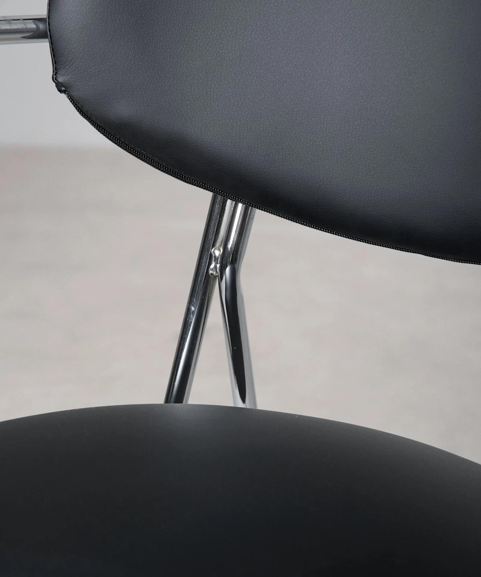 Silla de Comedor de Polipiel y Metal con Reposabrazos Moritz PU - Image 15