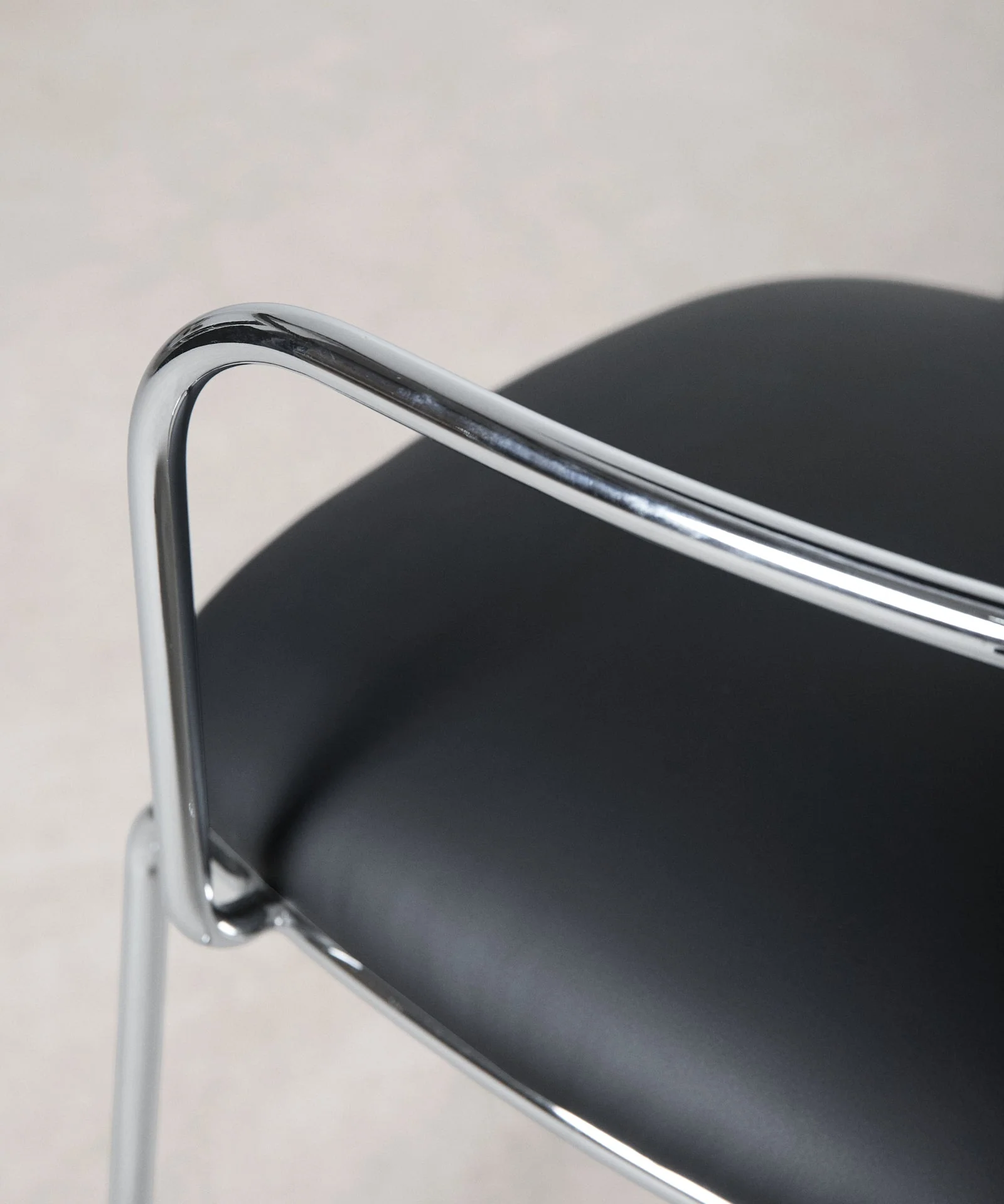 Silla de Comedor de Polipiel y Metal con Reposabrazos Moritz PU - Image 16