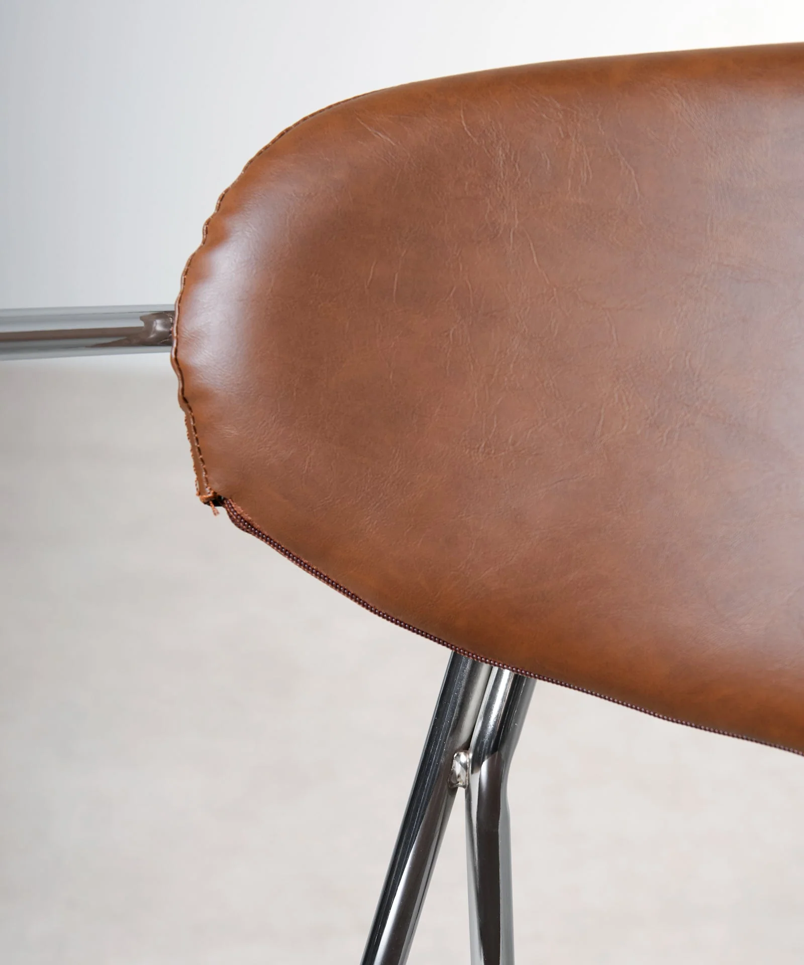 Silla de Comedor de Polipiel y Metal con Reposabrazos Moritz PU - Image 5