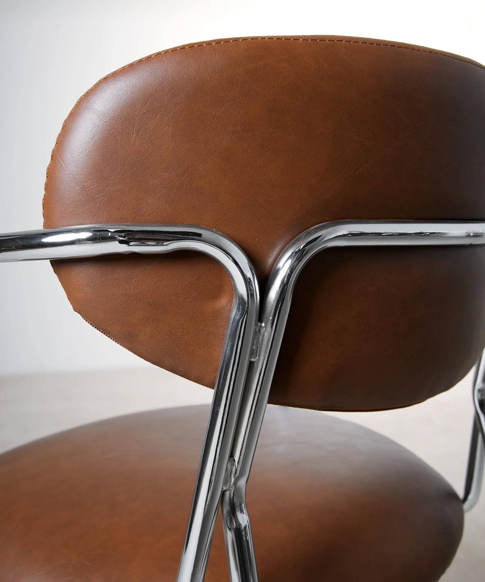 Silla de Comedor de Polipiel y Metal con Reposabrazos Moritz PU - Image 8