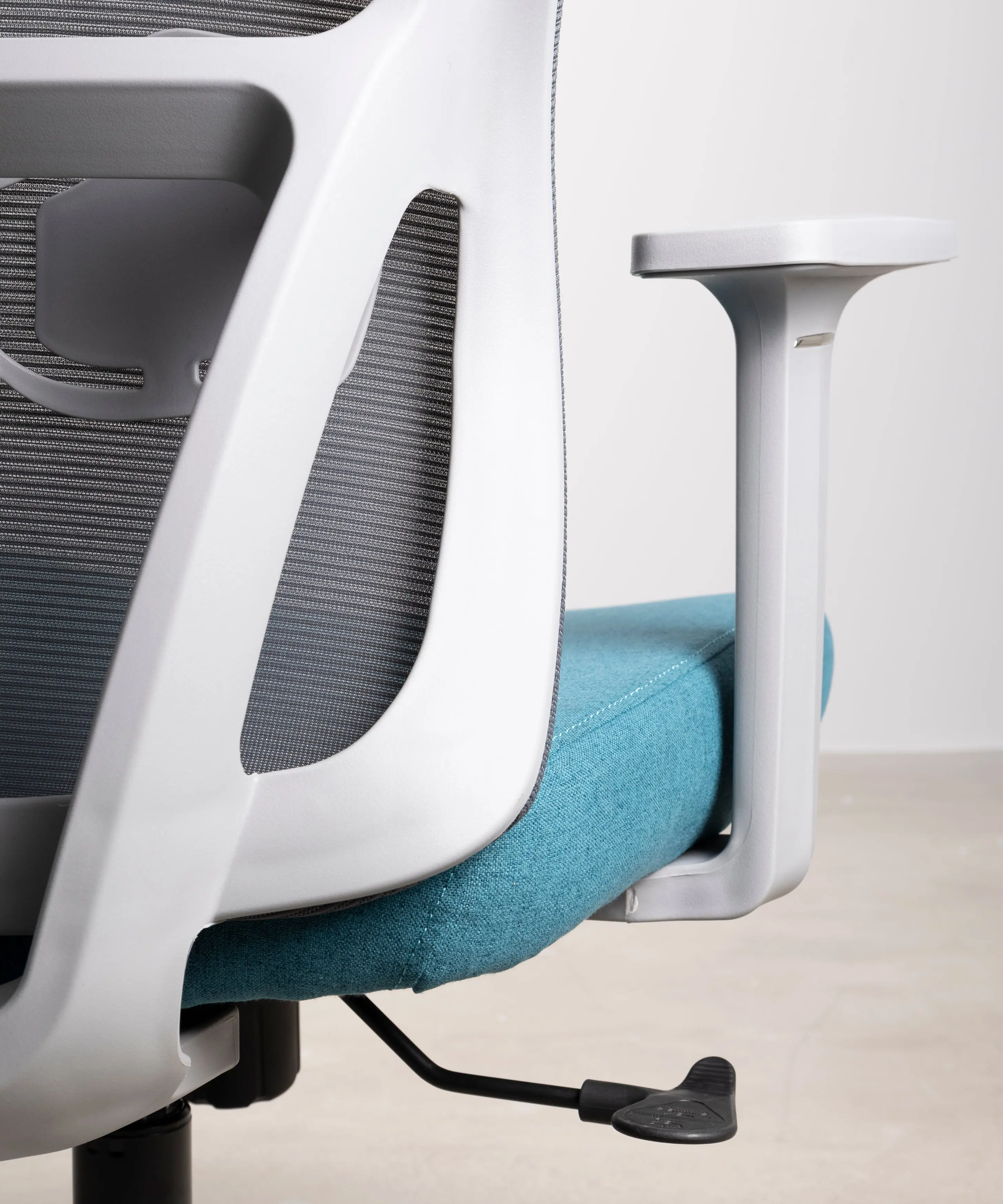 Silla Oficina Ergonómica de Nylon Tyrel - Image 23