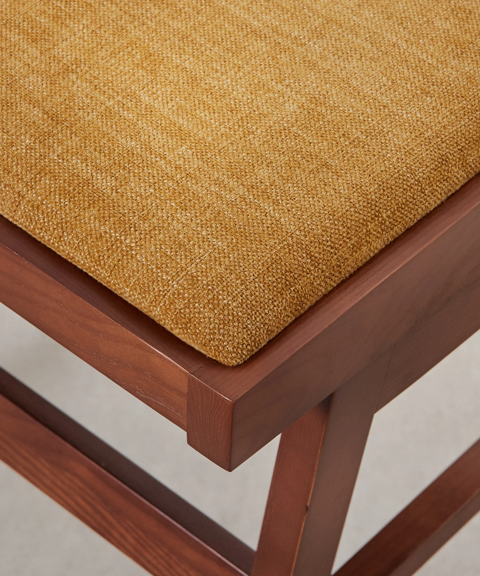 Silla de Comedor en Madera Tapizada Pauline - Image 2