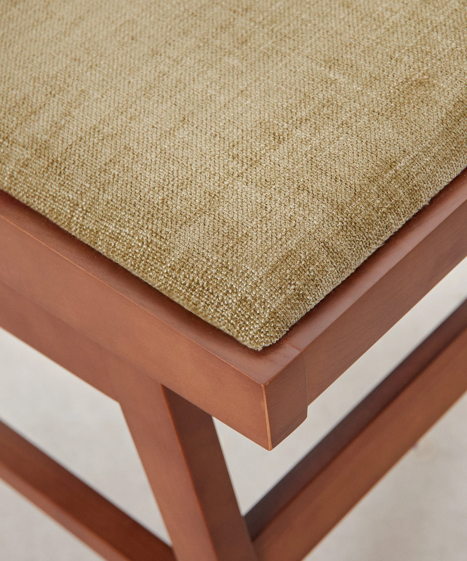 Silla de Comedor en Madera Tapizada Pauline - Image 9