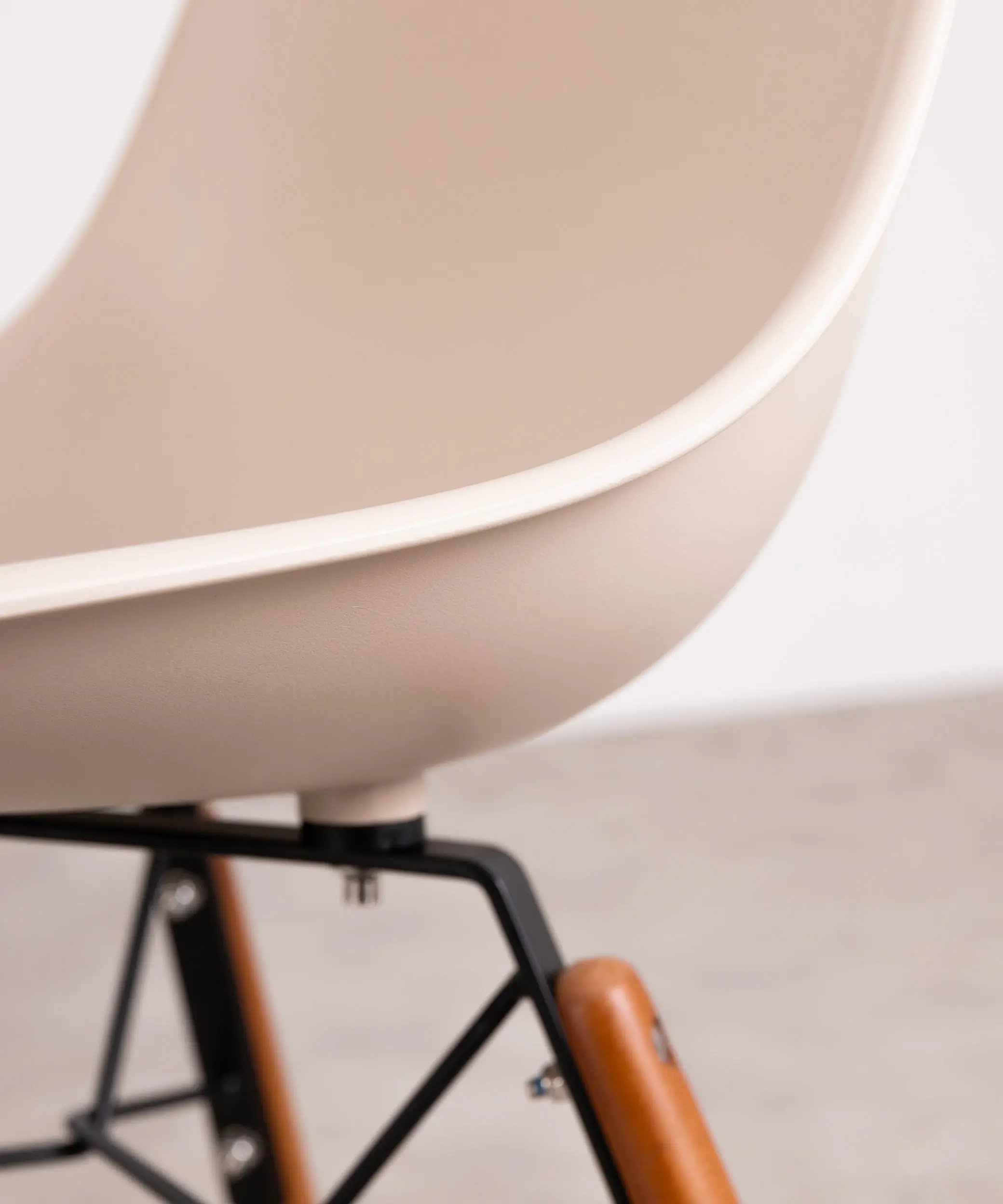 Silla de Polipropileno y Madera Elon - Image 24