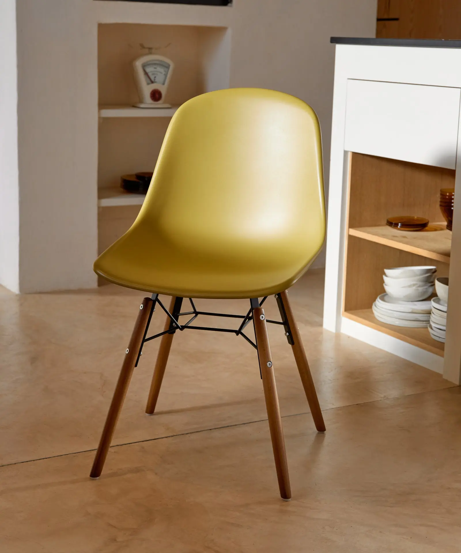 Silla de Polipropileno y Madera Elon - Image 9