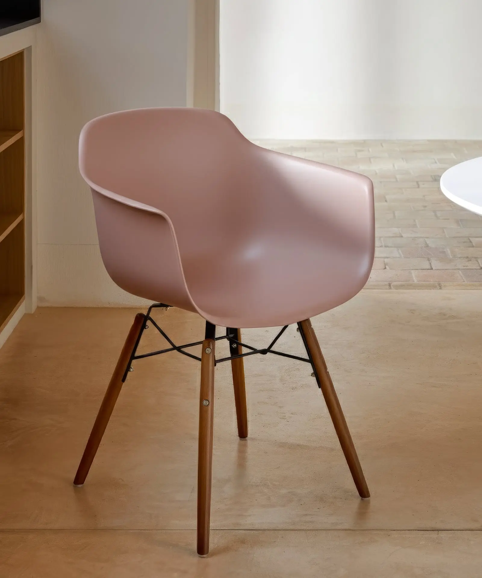 Silla de Polipropileno y Madera con Reposabrazos Elon Arms - Image 11