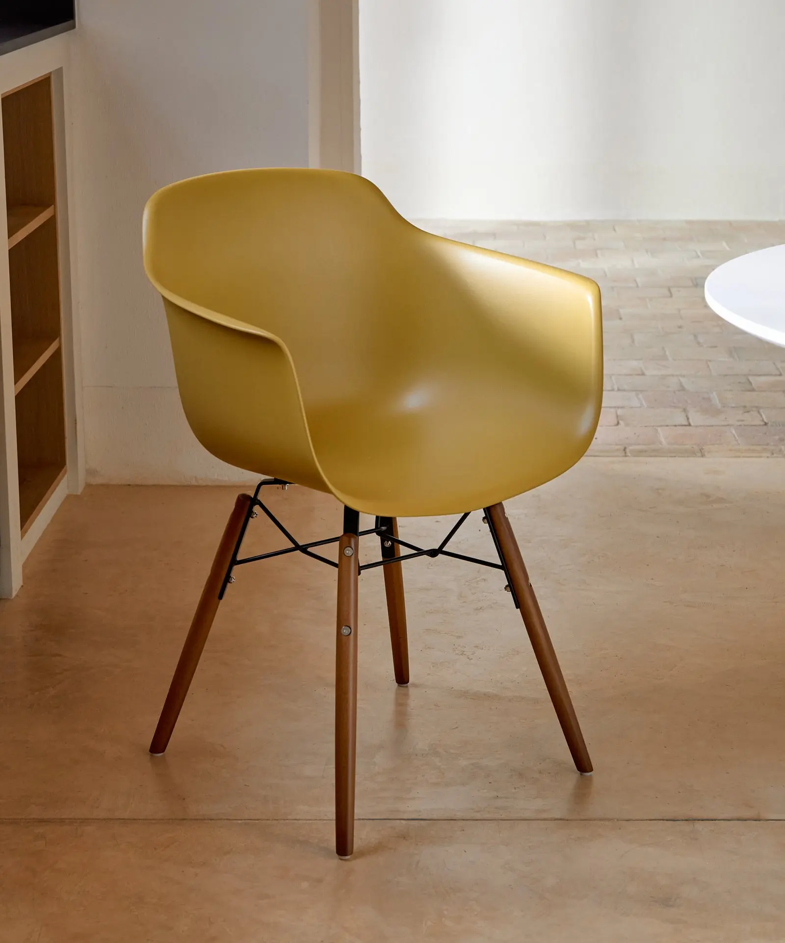 Silla de Polipropileno y Madera con Reposabrazos Elon Arms - Image 19