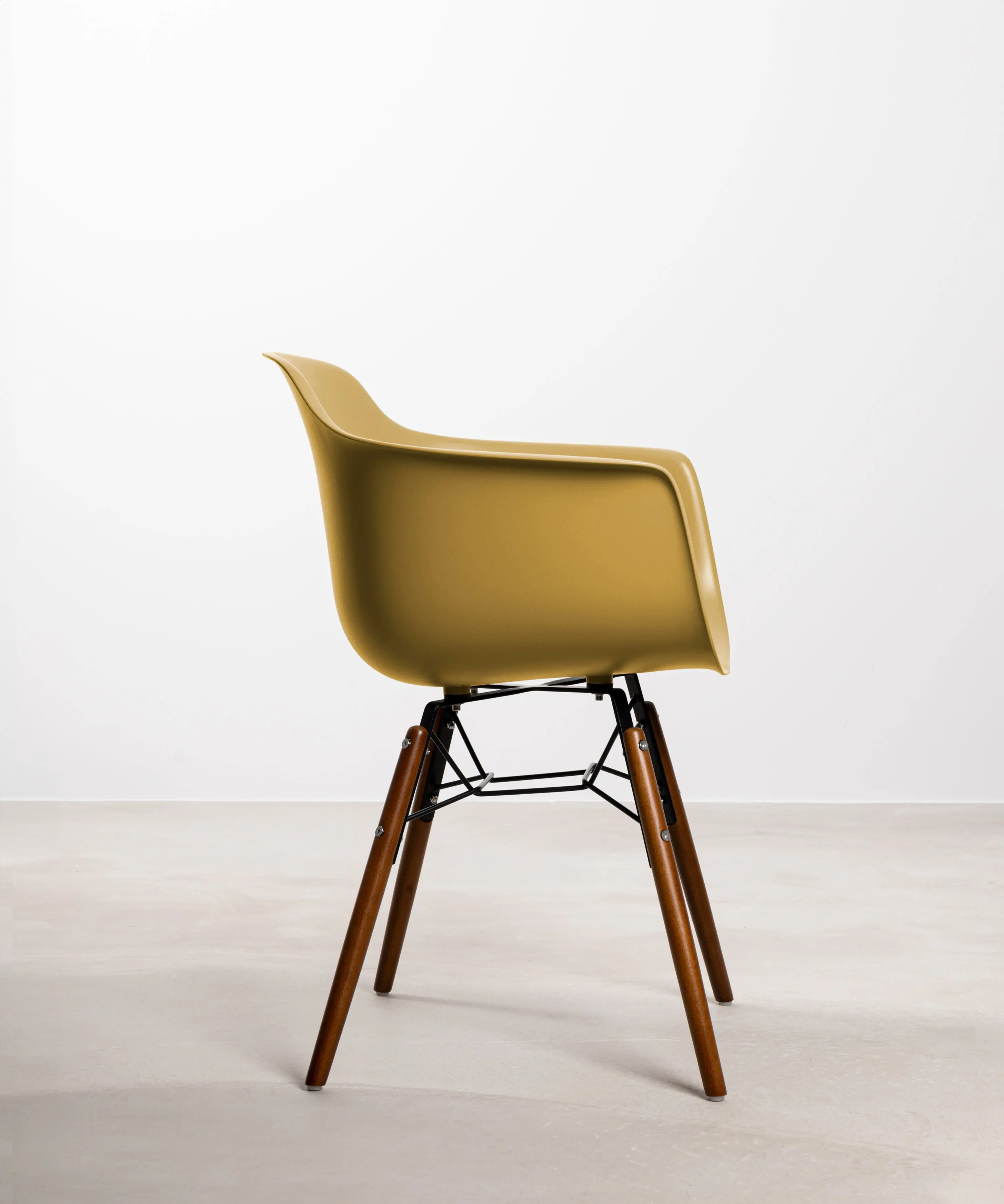 Silla de Polipropileno y Madera con Reposabrazos Elon Arms - Image 23