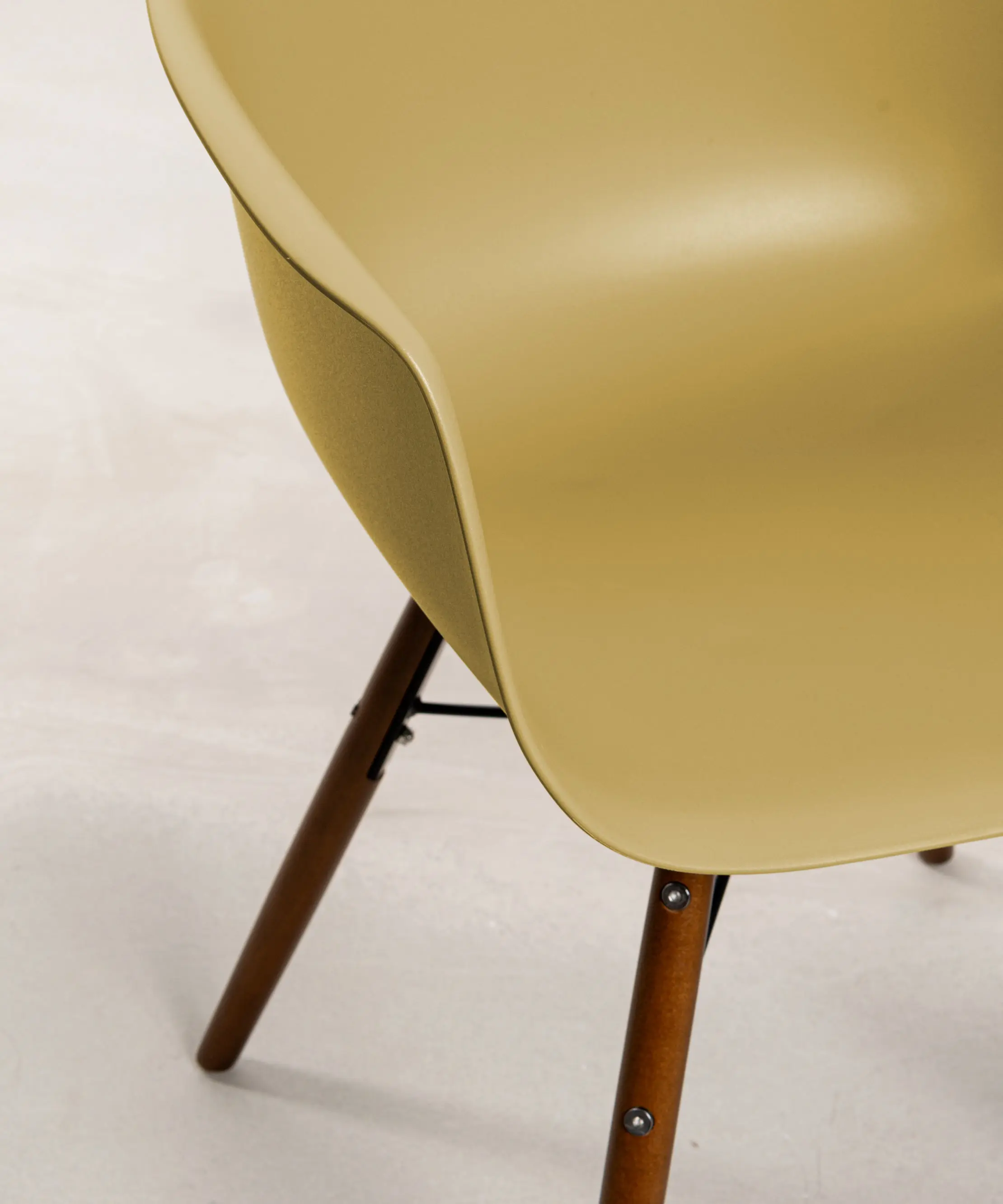 Silla de Polipropileno y Madera con Reposabrazos Elon Arms - Image 25