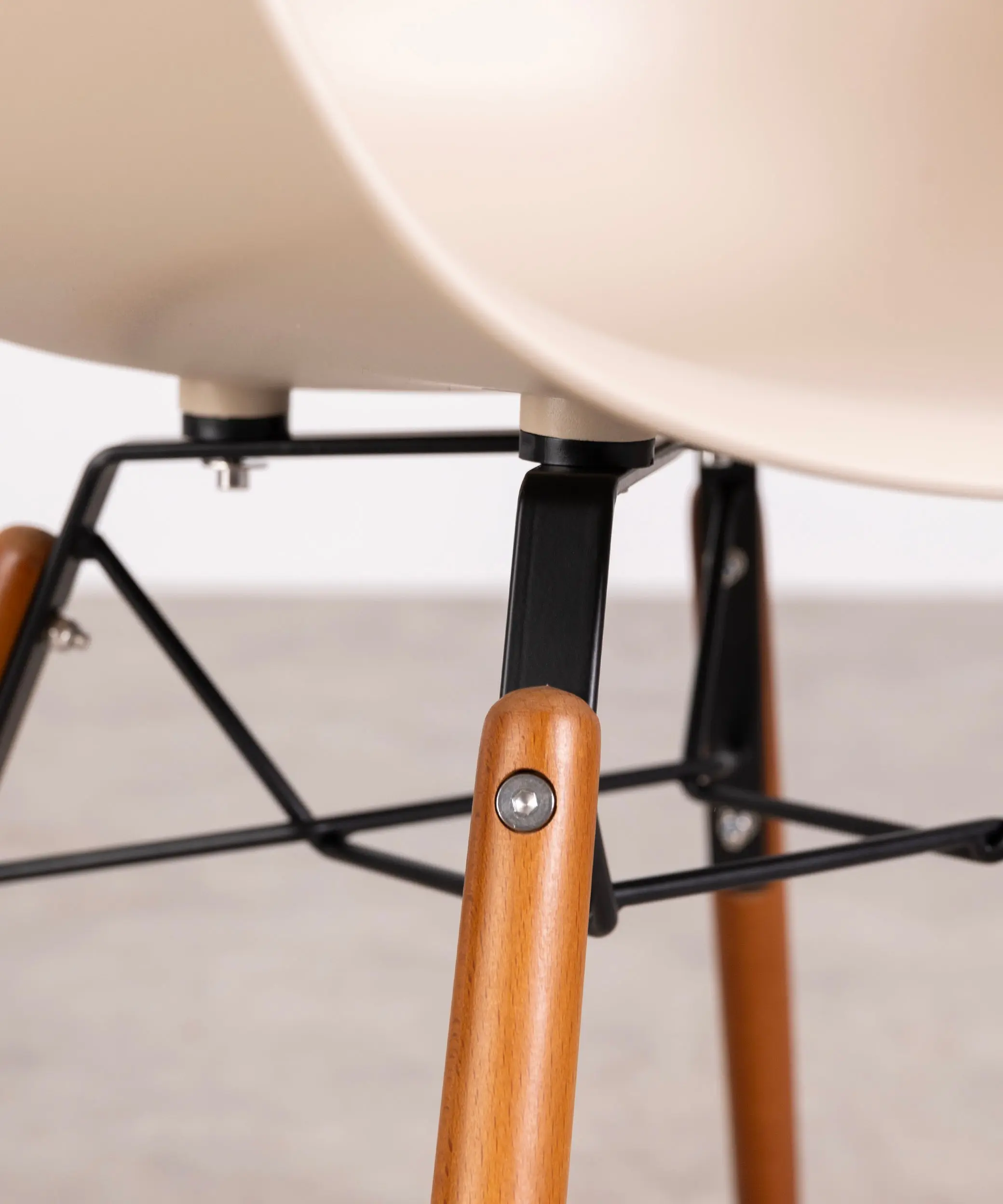 Silla de Polipropileno y Madera con Reposabrazos Elon Arms - Image 40