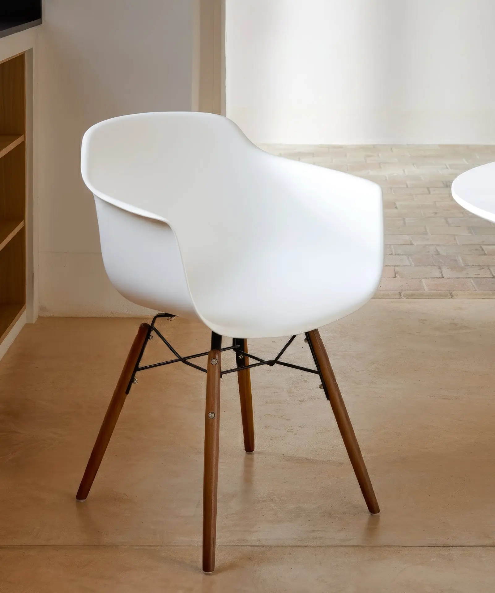 Silla de Polipropileno y Madera con Reposabrazos Elon Arms - Image 42
