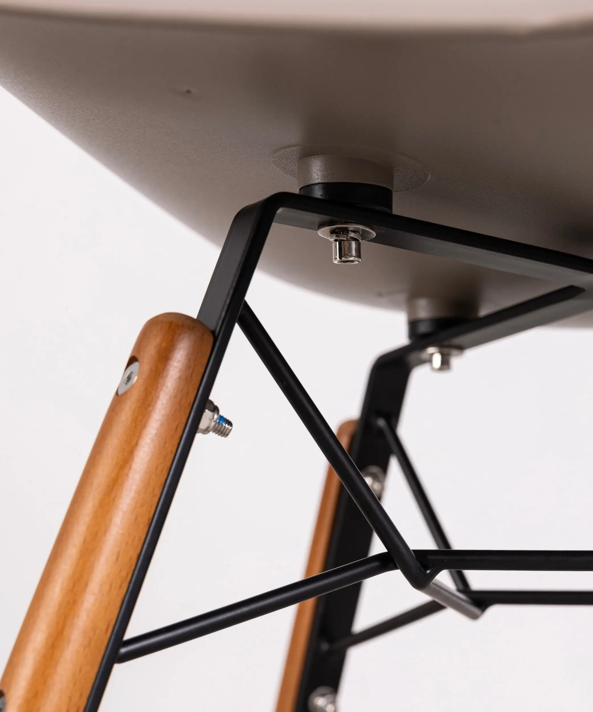Silla de Polipropileno y Madera con Reposabrazos Elon Arms - Image 9