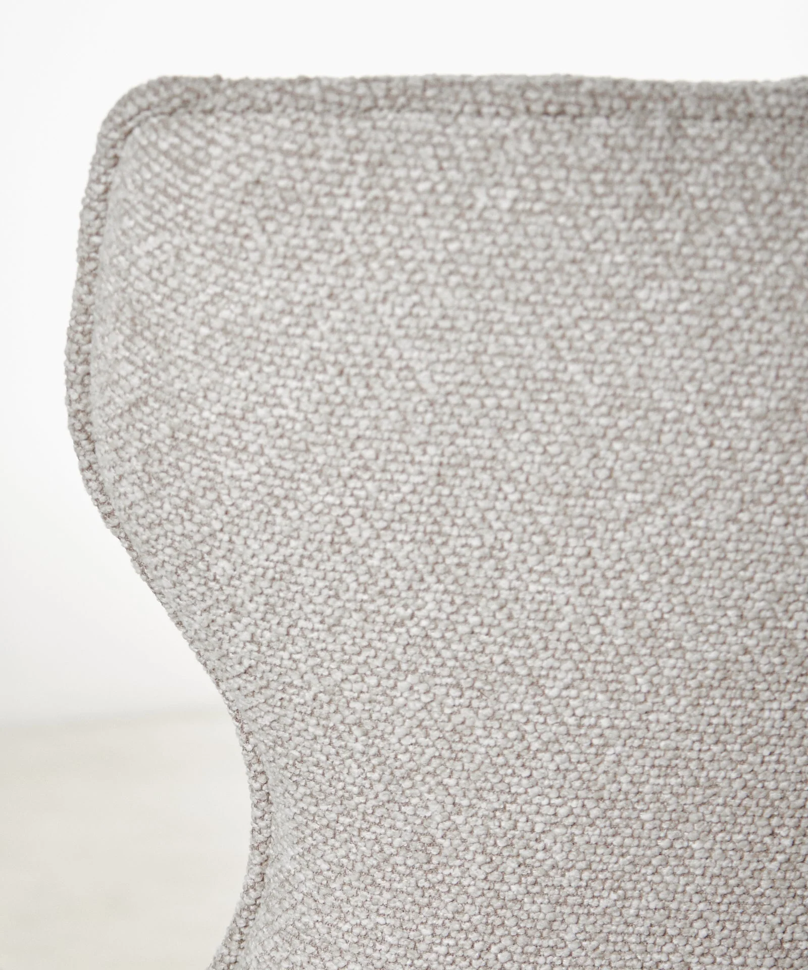 Sillón tapizado en tela bouclé Elska - Image 9