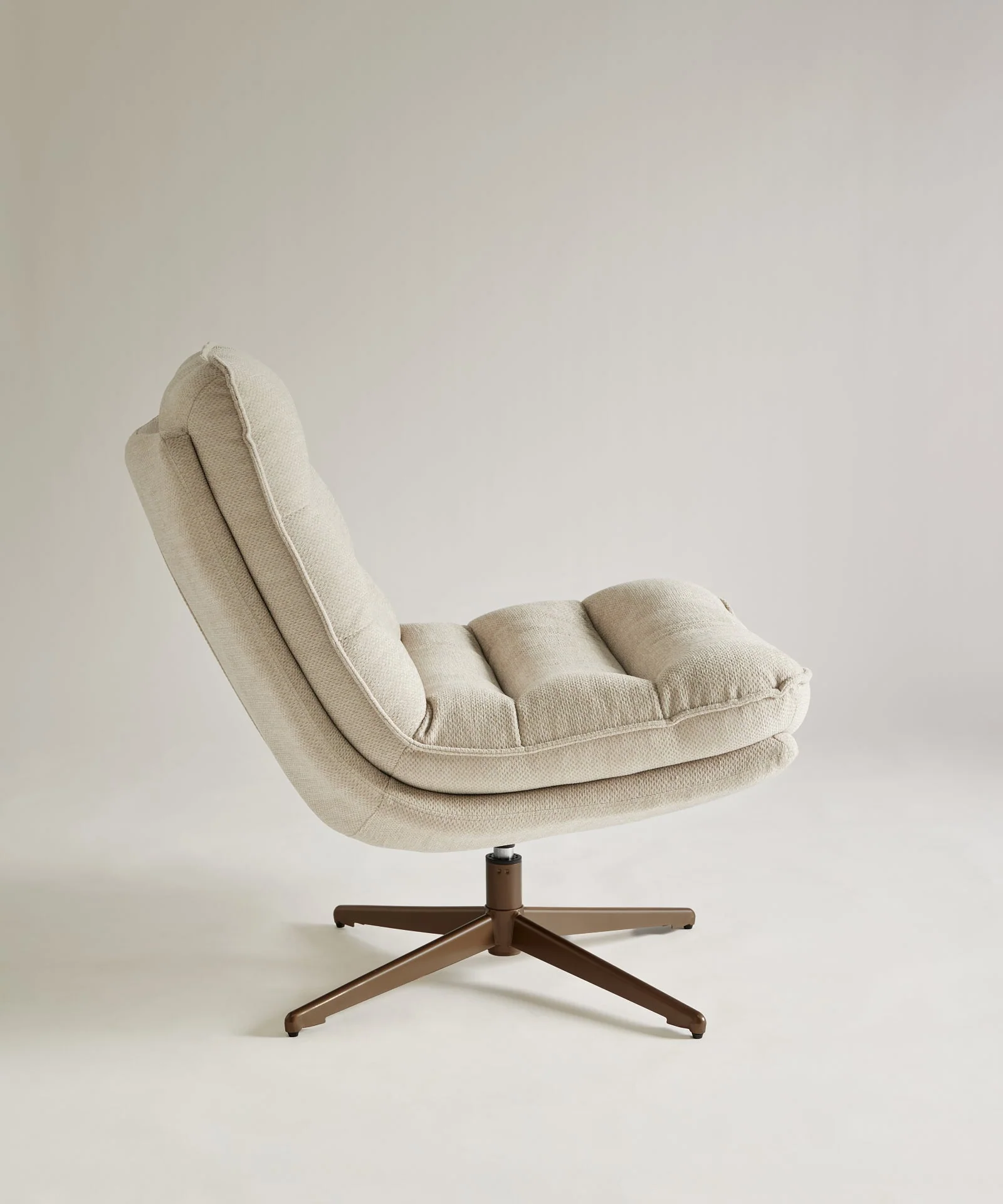 Sillón giratorio en tela Allie - Image 3