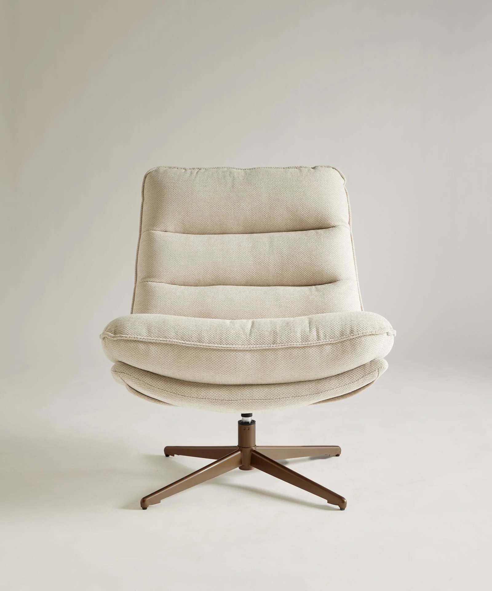 Sillón giratorio en tela Allie - Image 4