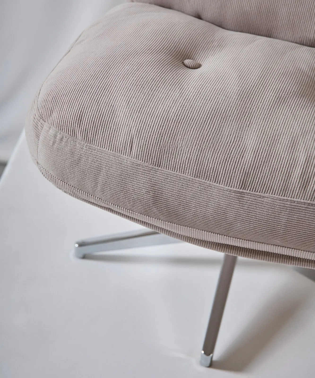 Sillón Giratorio Tapizado Orbit - Image 14