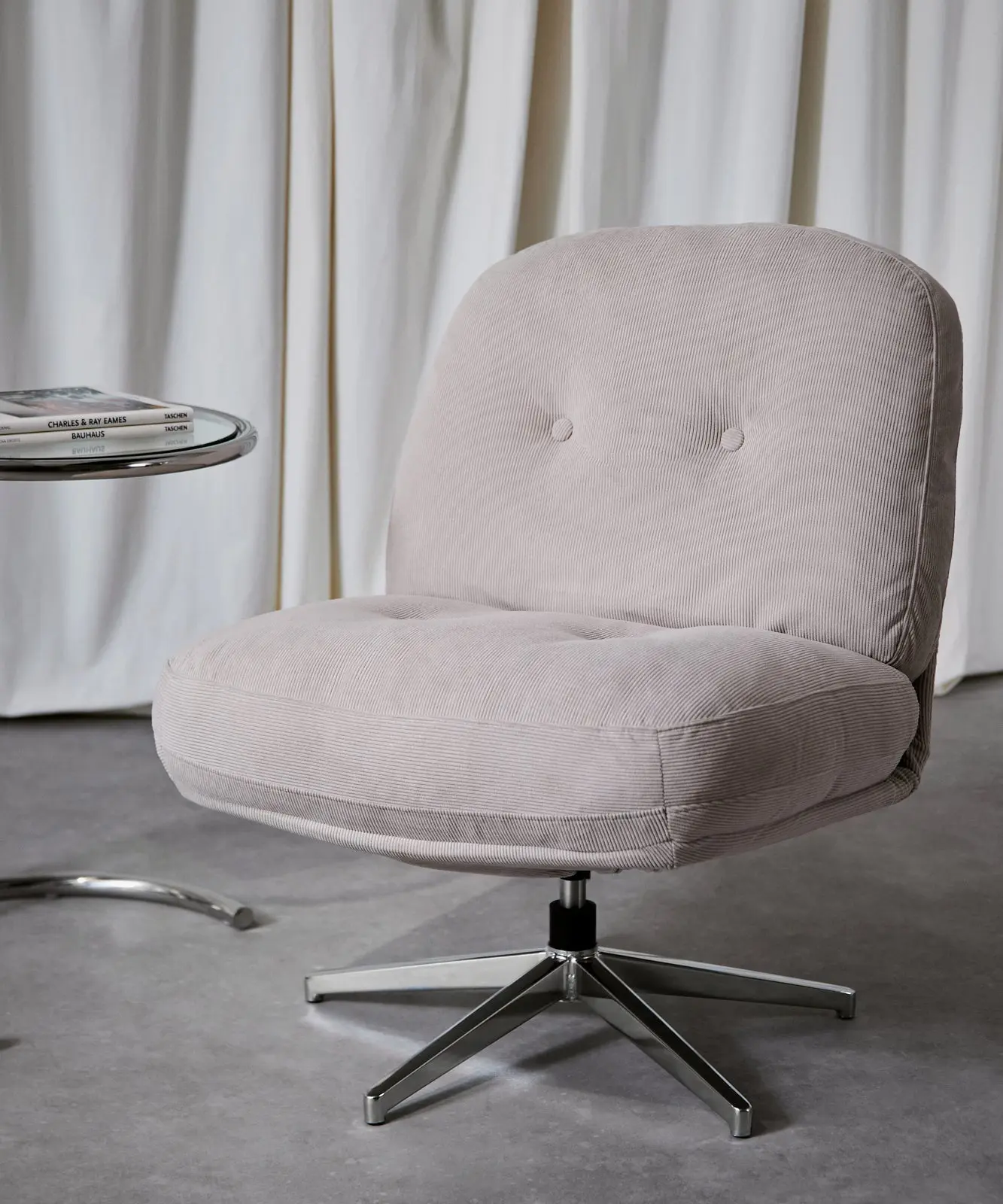 Sillón Giratorio Tapizado Orbit - Image 15