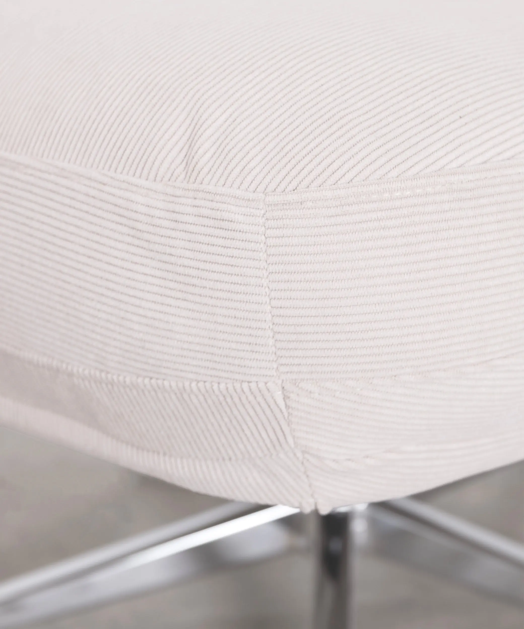 Sillón Giratorio Tapizado Orbit - Image 18