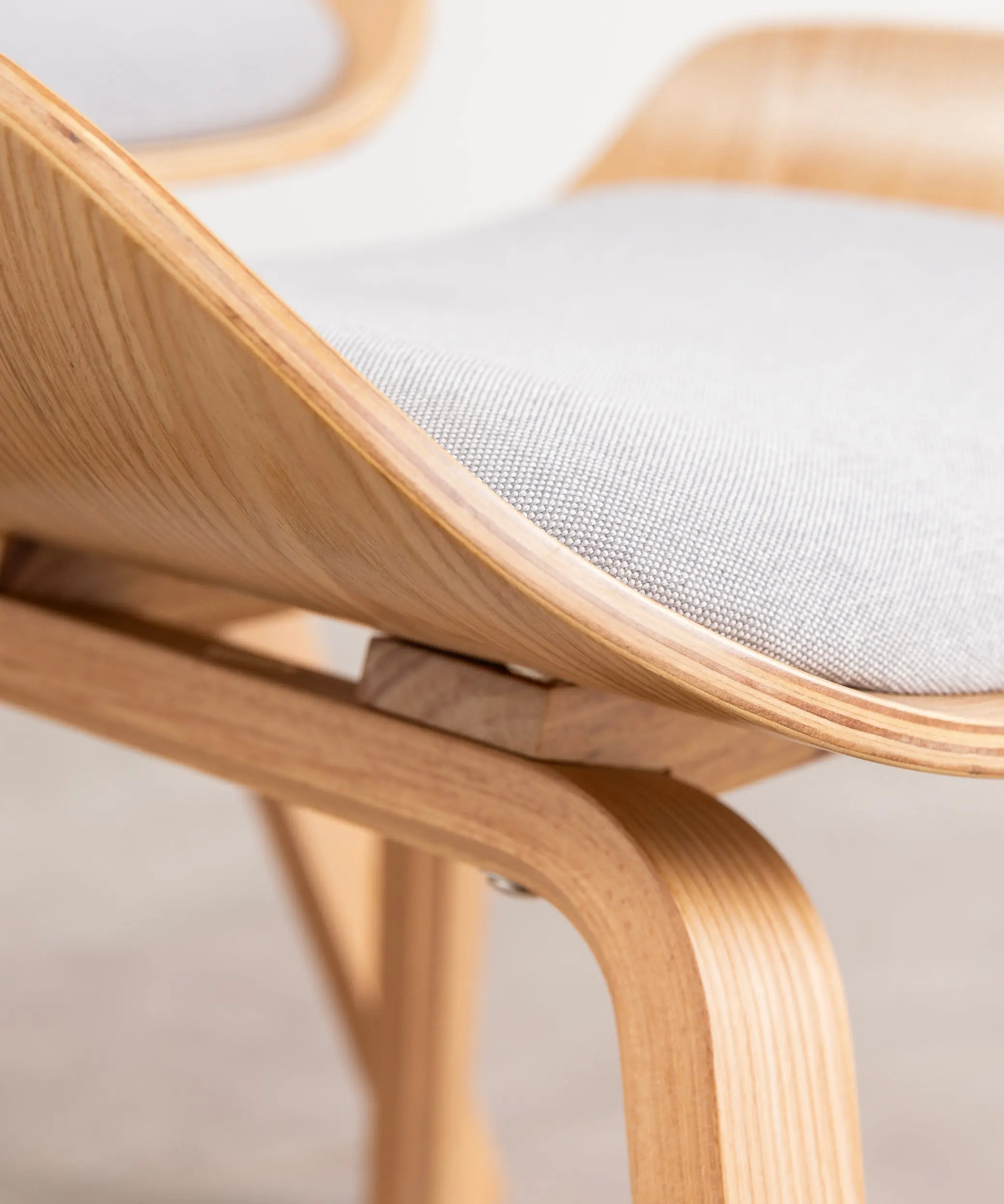 Sillón de Madera Tapizado en Tela y Lino con Reposapiés Benson - Image 10