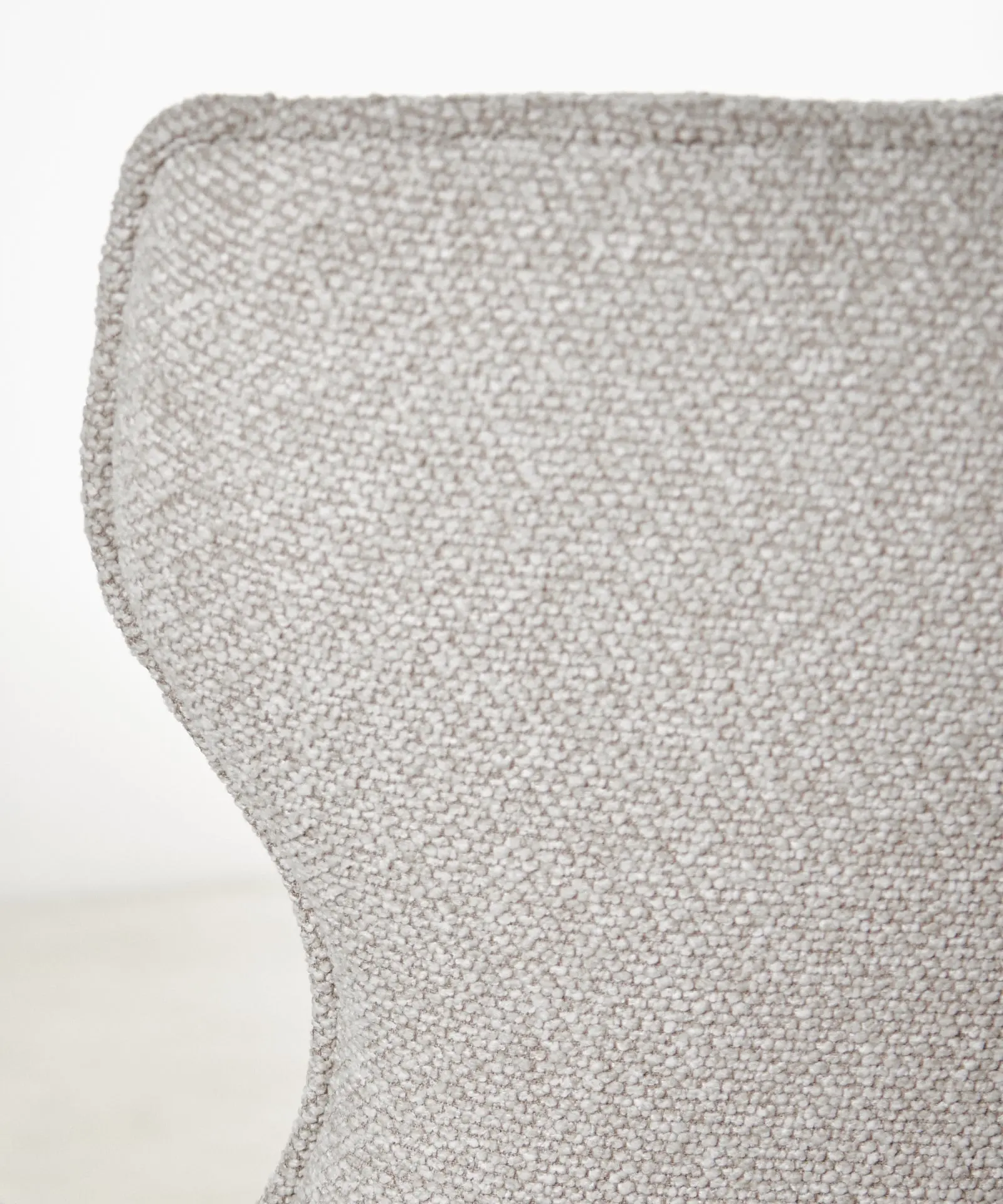 Sillón tapizado en tela bouclé con Ottoman Elska - Image 10