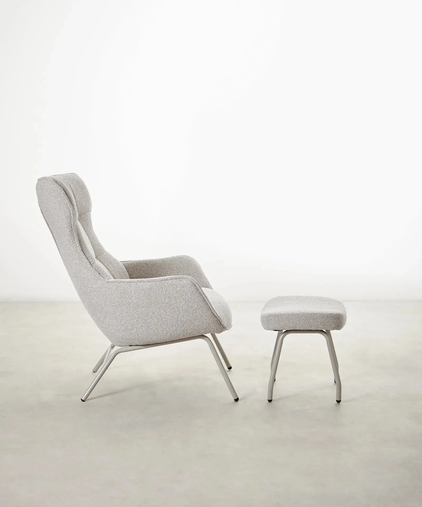 Sillón tapizado en tela bouclé con Ottoman Elska - Image 5