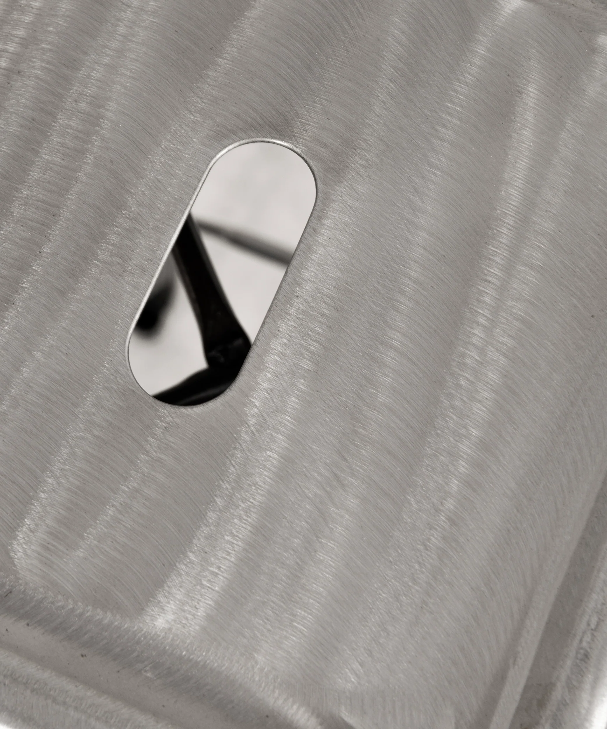 Taburete Alto de Metal Tolik - Polished Edition - Image 7
