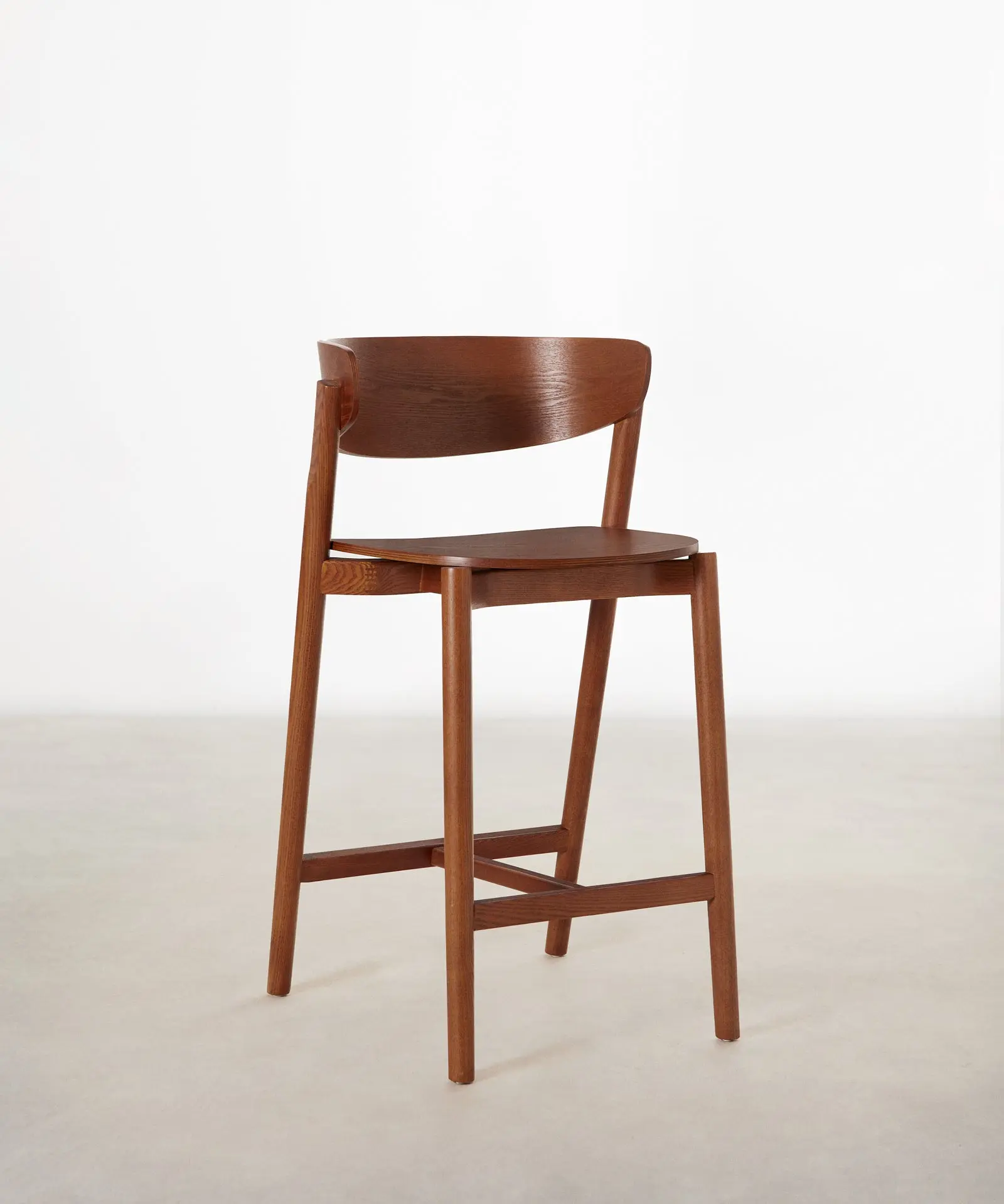 Taburete de madera Skog - Image 10