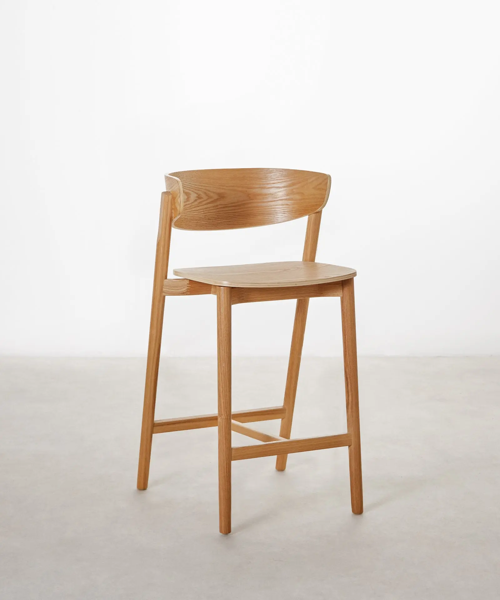Taburete de madera Skog - Image 13