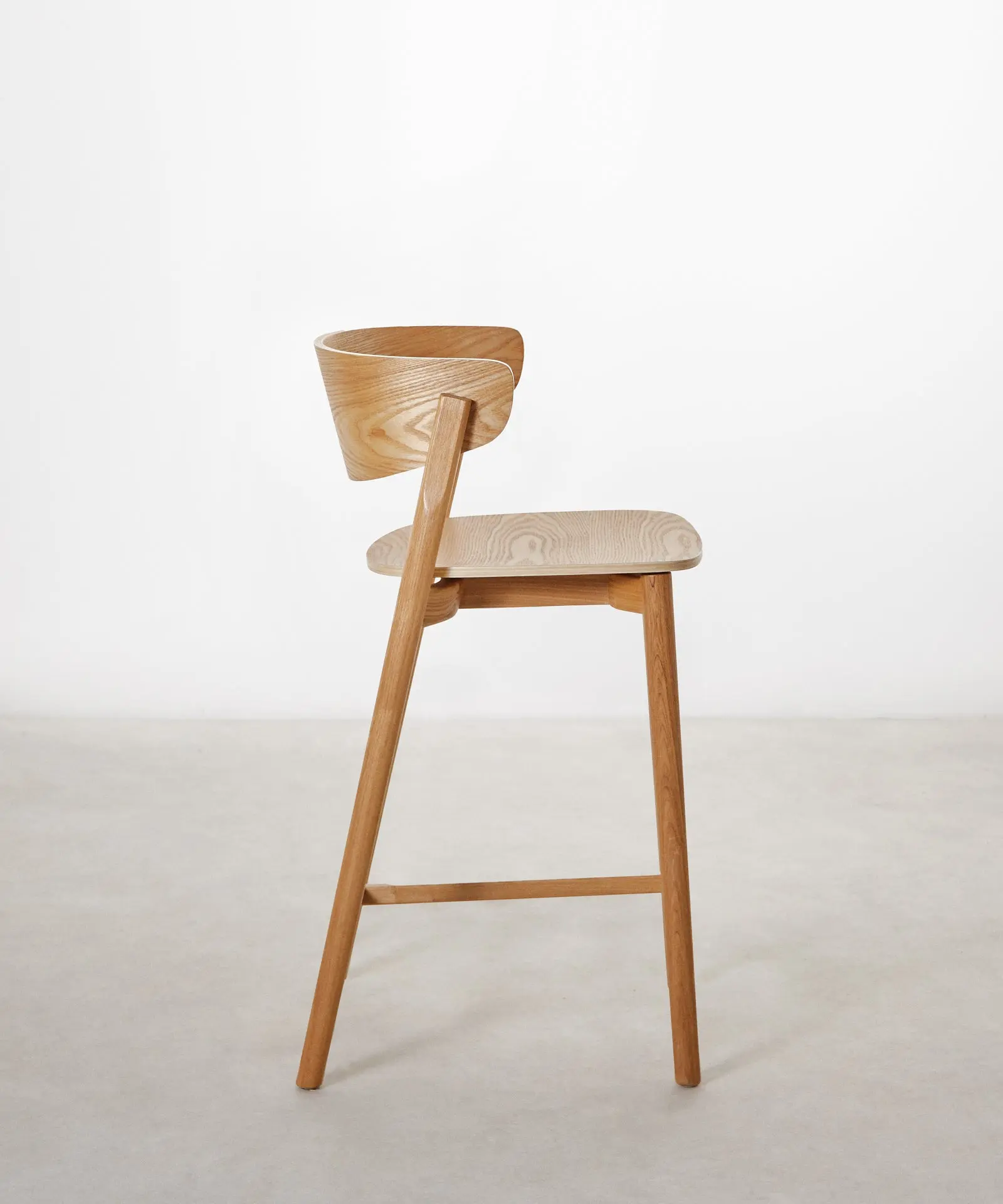 Taburete de madera Skog - Image 15