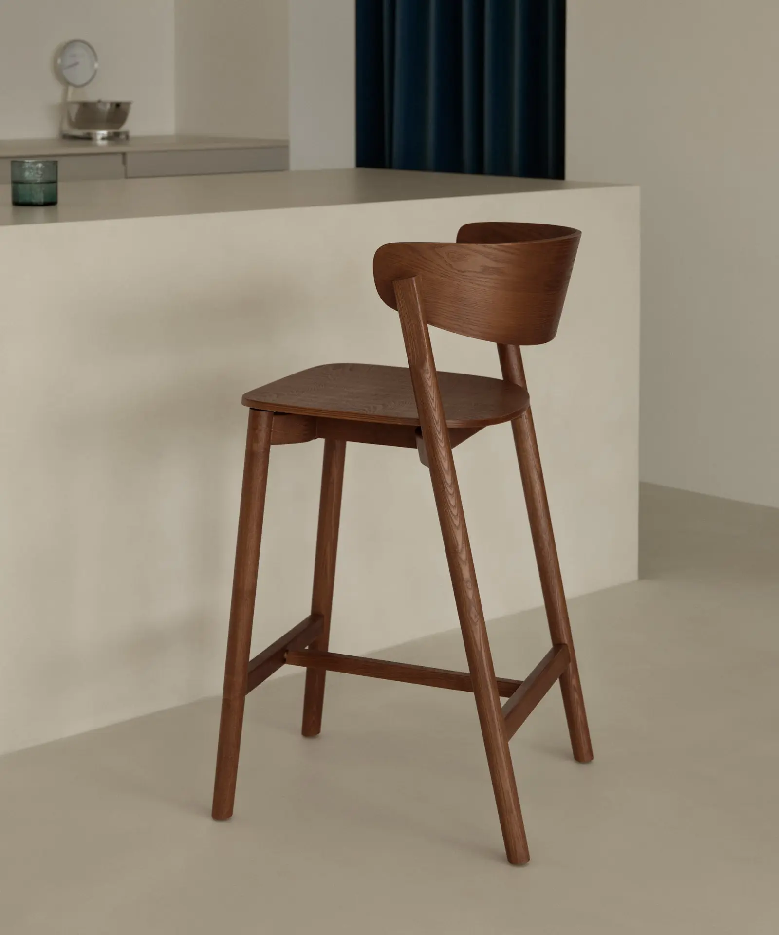 Taburete de madera Skog - Image 6