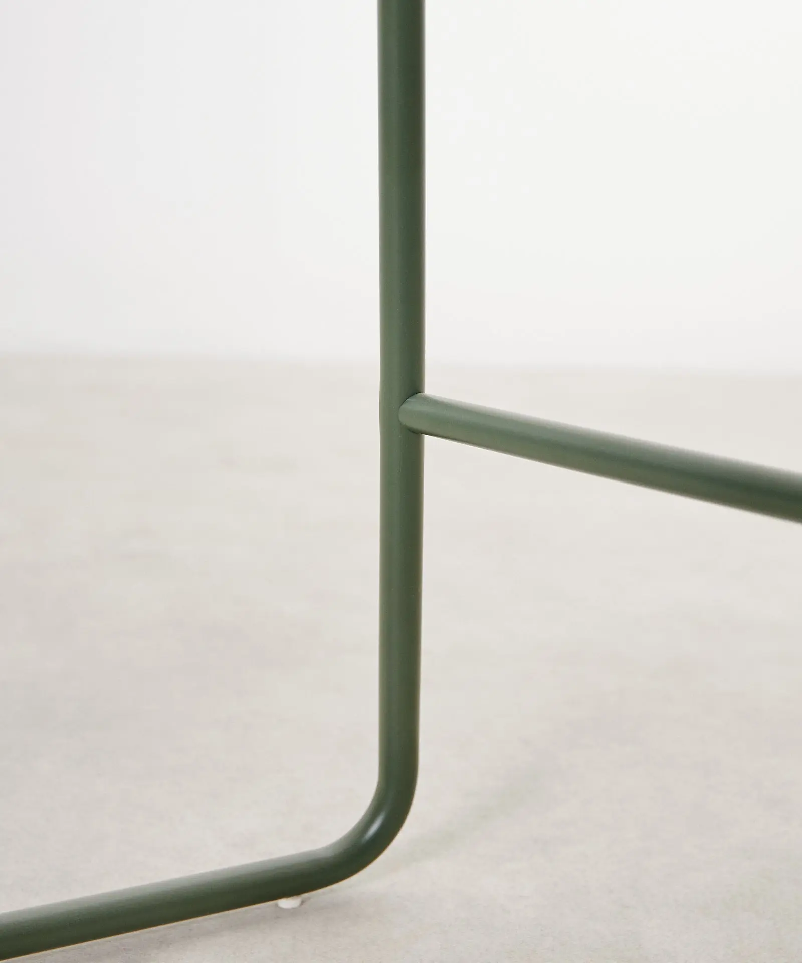 Taburete en Polipropileno y Metal Veko - Image 10